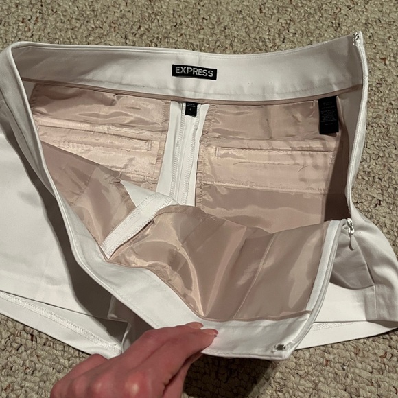 Express Shorts - Picture 7 of 9